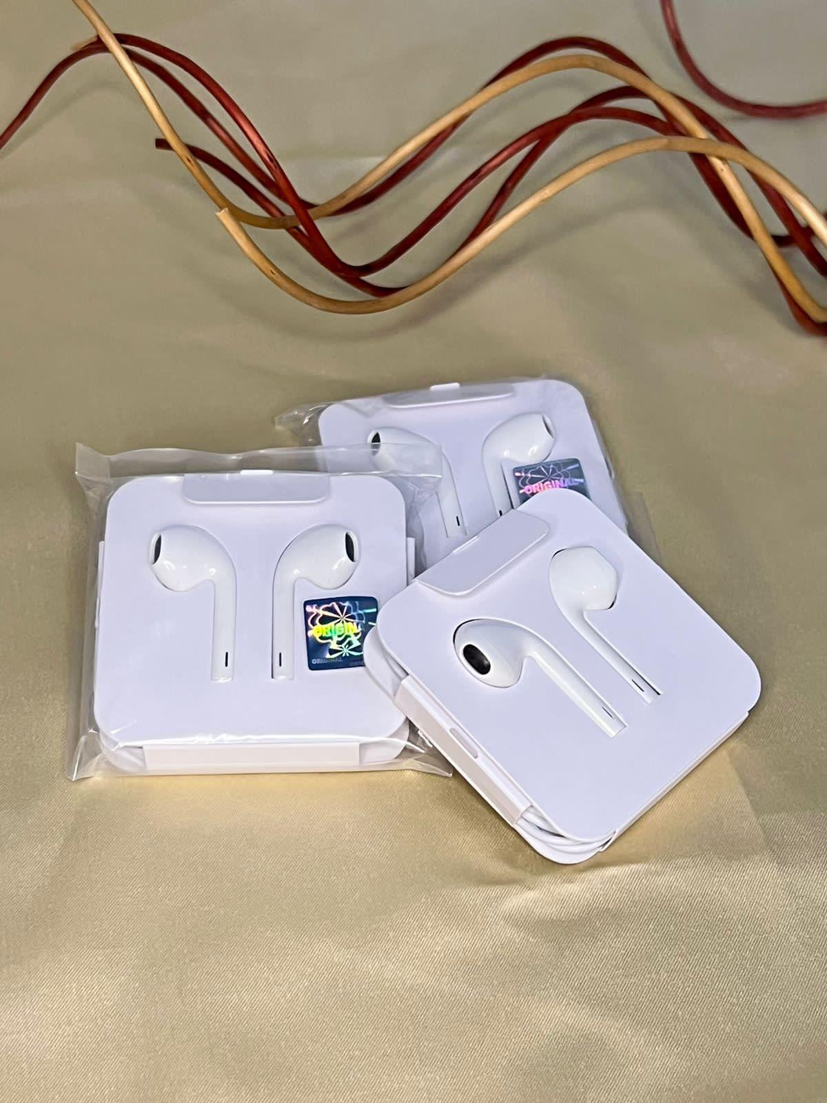 Apple Lightning Earphones